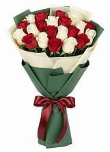 Букет Микс из красных и белых роз в Пивоварихе