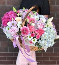 Композиция солнечный день в Пивоварихе Цветочная композиция из Розы, Хризантемы, Пионы и Лизиантусы в корзине в Пивоварихе