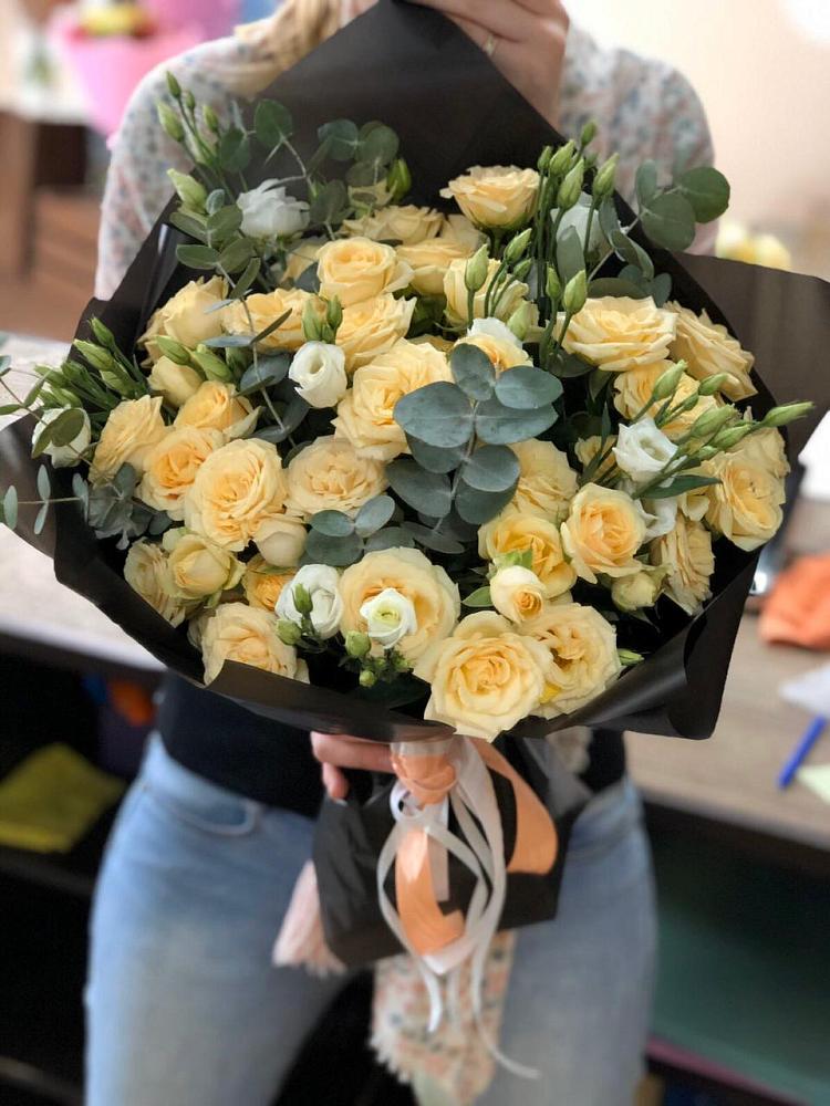 Букет цветов из: Розы и Лизиантусы в Пивоварихе