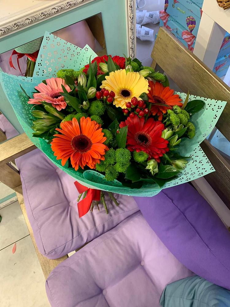 Букет цветов из: Герберы, Хризантемы и Альстромерии в Пивоварихе