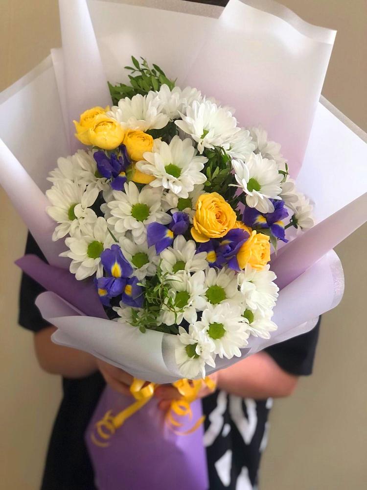 Букет цветов из: Ирисы, Хризантемы и Розы в Пивоварихе