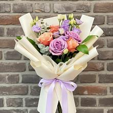 Букет цветов из:  Лизиантусы и Розы в Пивоварихе