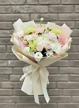 Букет цветов из:  Гвоздики, Розы, Лизиантусы и Хризантемы в Пивоварихе