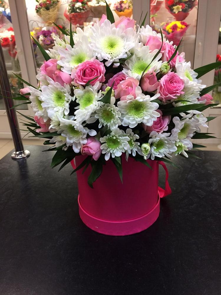 Цветочная композиция из Розы и Хризантемы в шляпной коробке в Пивоварихе