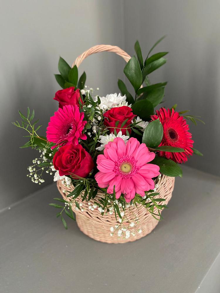 Цветочная композиция из Розы, Хризантемы и Герберы в корзине в Пивоварихе