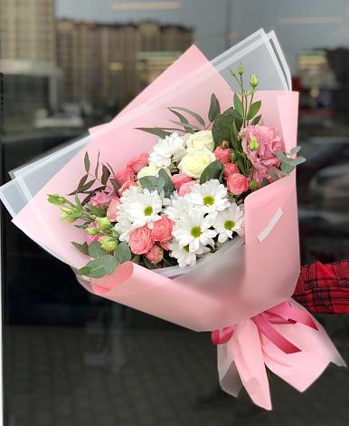 Букет цветов из: Розы, Лизиантусы и Хризантемы в Пивоварихе