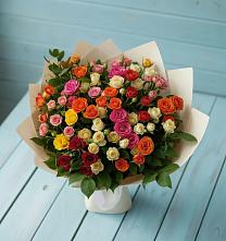 Букет Микс из разноцветных кустовых роз в Пивоварихе