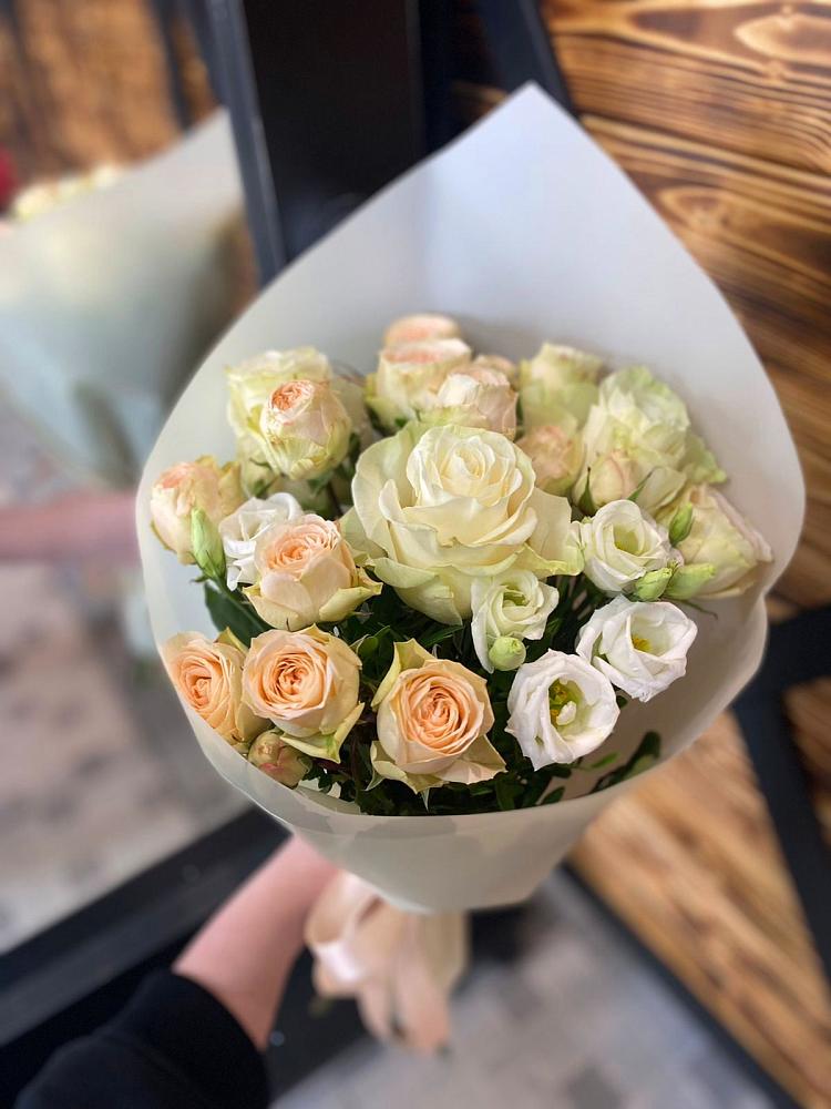 Букет цветов из: Розы и Лизиантусы в Пивоварихе